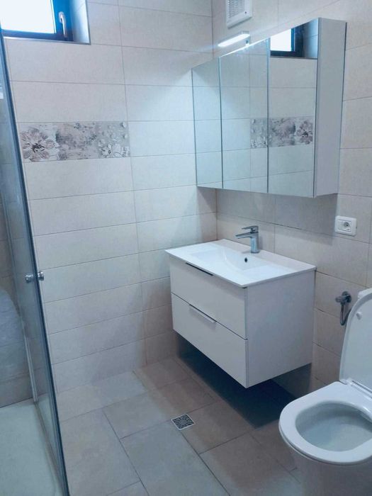 amenajari bai interioare zugraveli izolatii