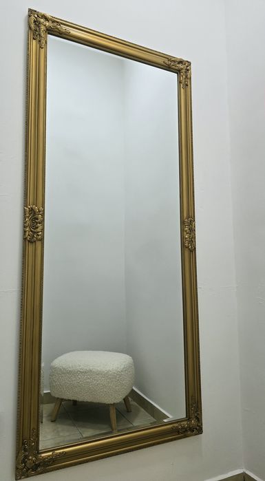 Oglinda baroc nouă