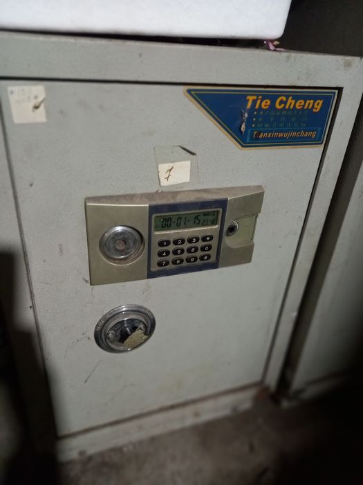 Сейф.      продам