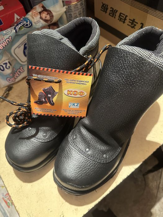 Продаю новые рабочие ботинки
