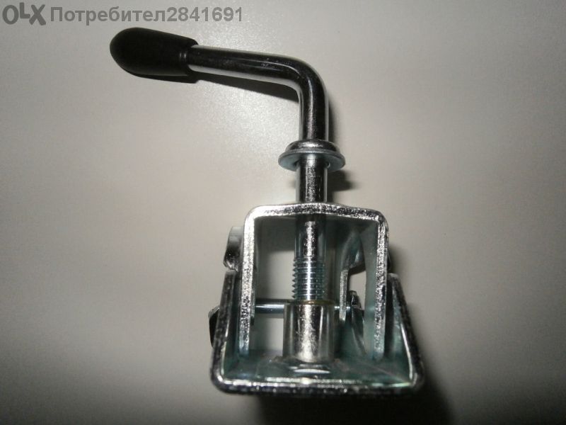 Скоба за опорно колело на туристическо ремарке