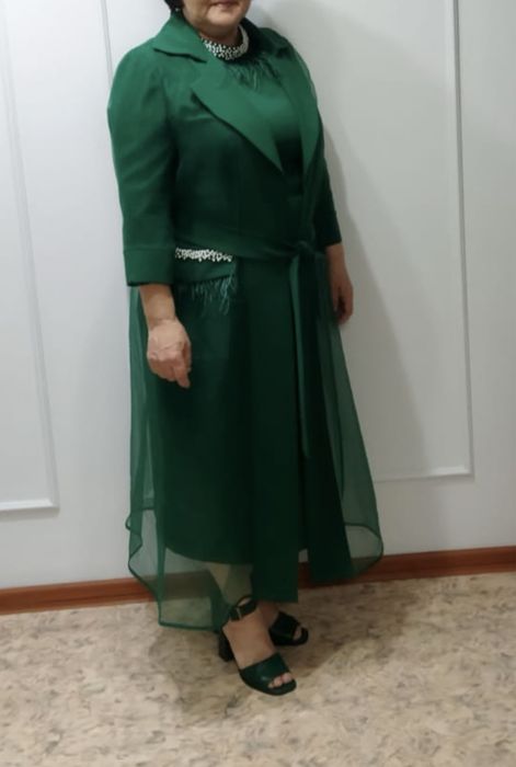 Платье б/у в отличном состоянии