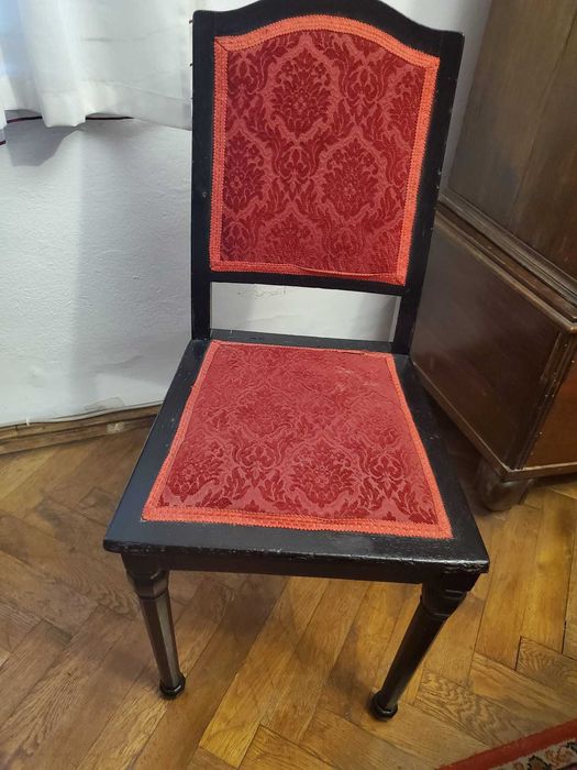 Masa extensibila pentru 12 persoane cu 6 scaune captusite, fabricatie Viena, Austria constructie in lemn masiv