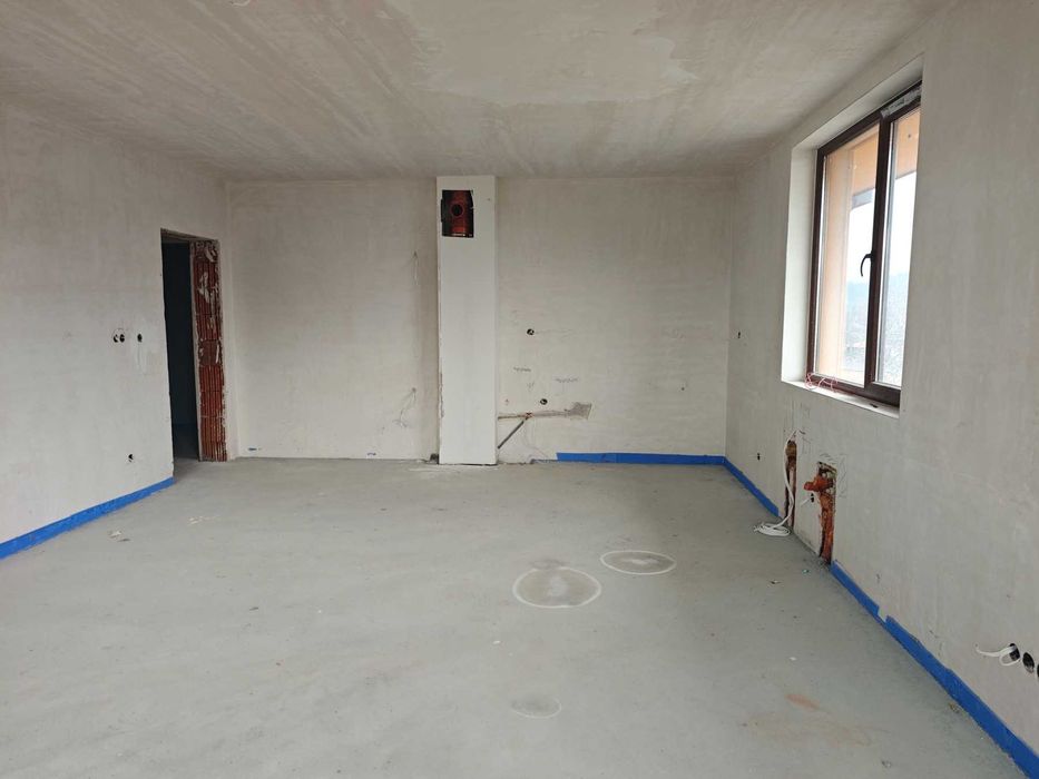 135 кв.м комфорт в „Розатера“, Казанлък – модерен дом с потенциал!