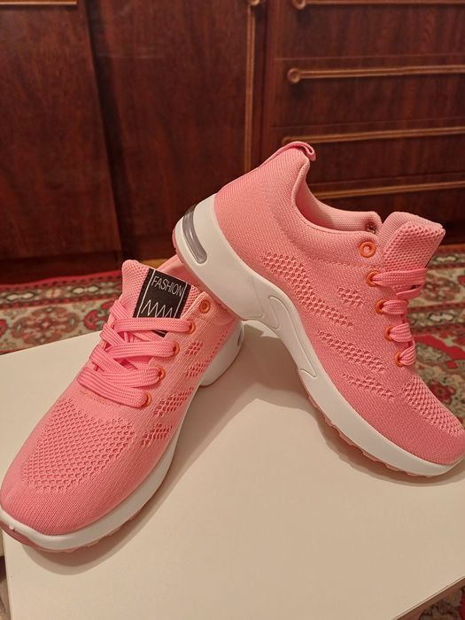 Продам кроссовки (макасы)