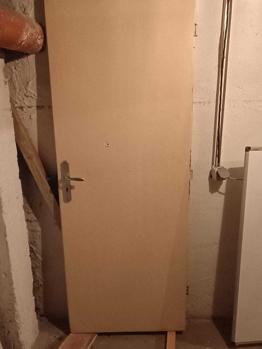 1. Метална Врата 2.Дървена Интериорна и 3. Решетка за Прозорец