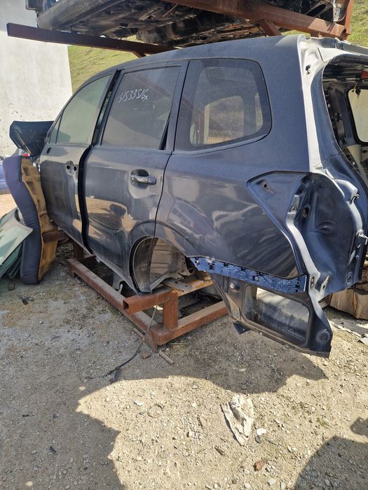 Dezmembram Subaru Forester 2500 benzina 2015