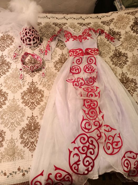 Платье узату той