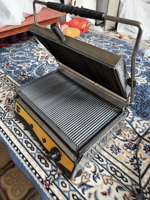 Грильница почти новая хорошего качество