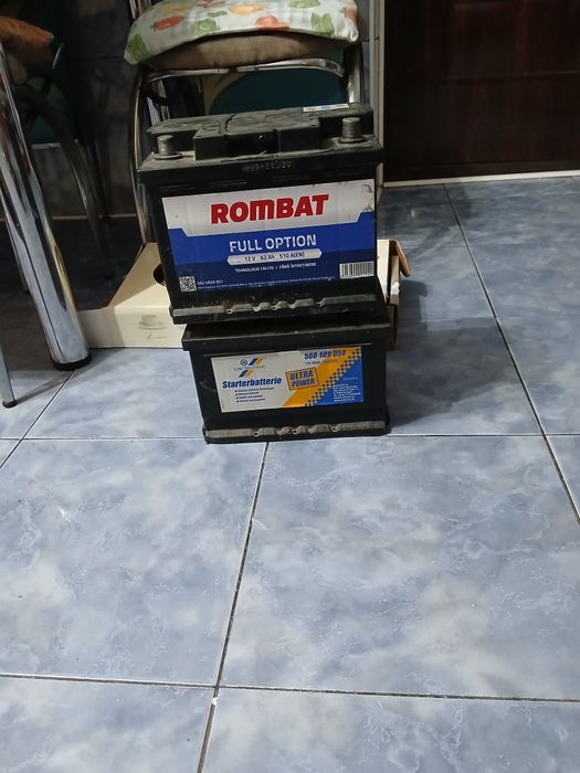 Vand 2 baterii de masina