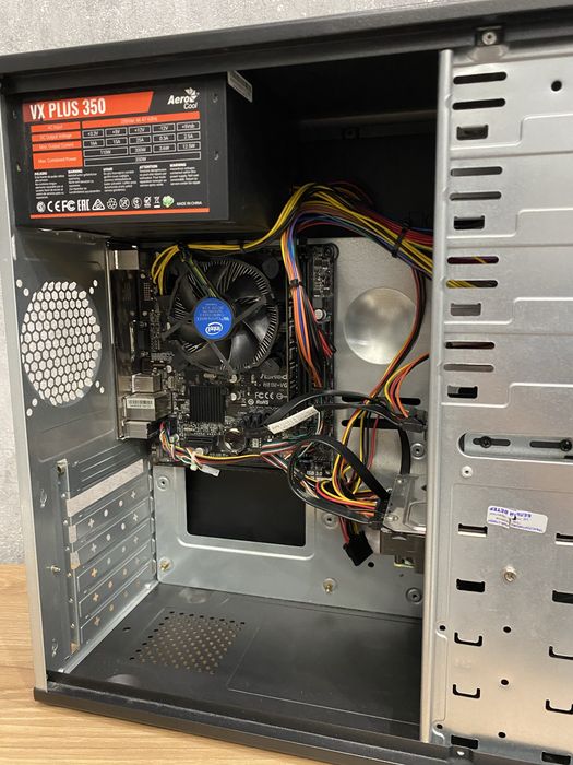 Продам системный блок i3/120SSD