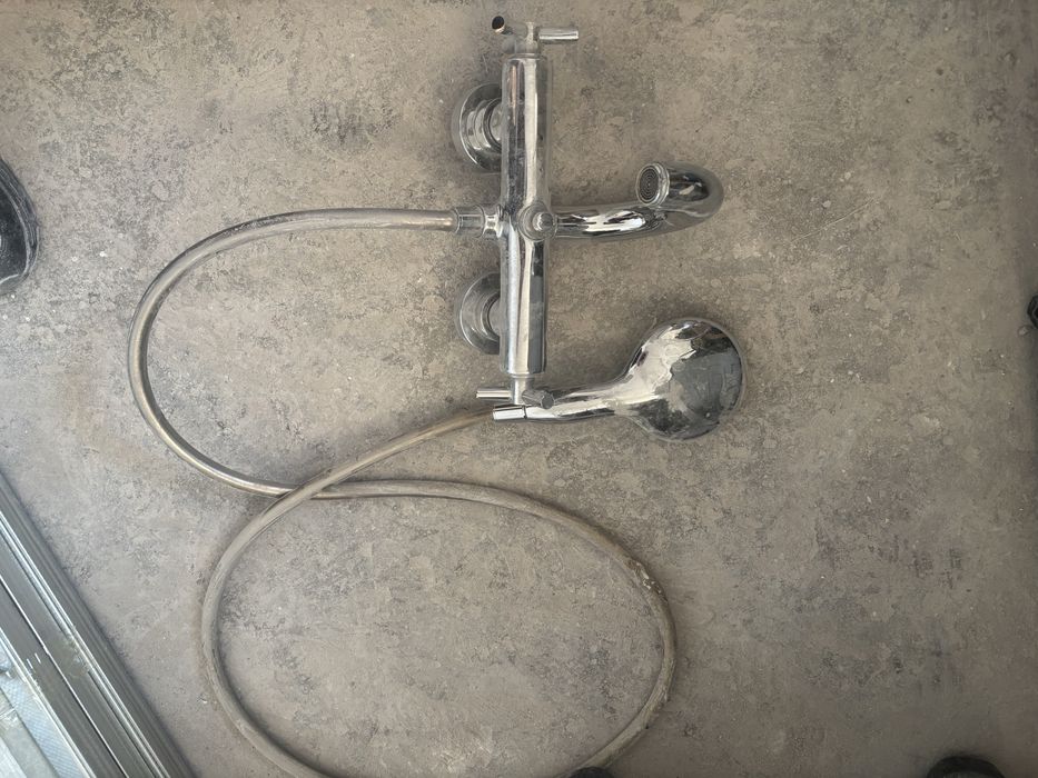 Угловая ванна со смесителем grohe
