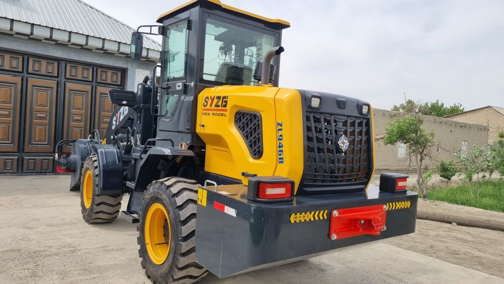 Фронтал погрузчик 1,5куб+микср ковш.