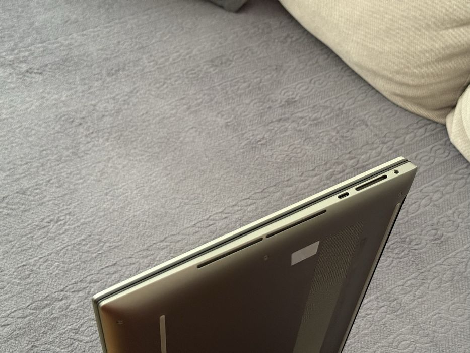 15.6’UHD+4K Touch/i7-12800H/RTX A1000/Precision 5570/32GB/512GB