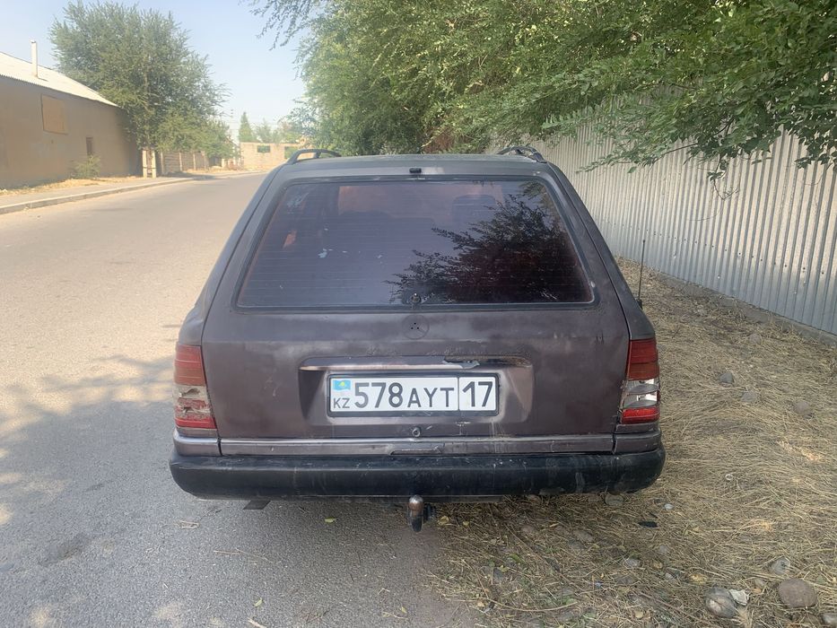 мерс 124 куниверсал на ходу