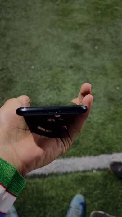 iPhone XR sotiladi faqat naxtga