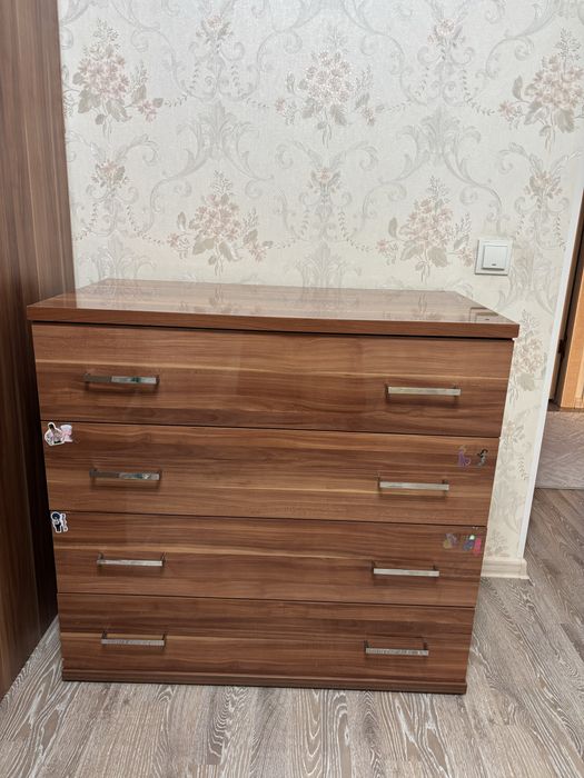 Сатылады шифонер комодпен бірге