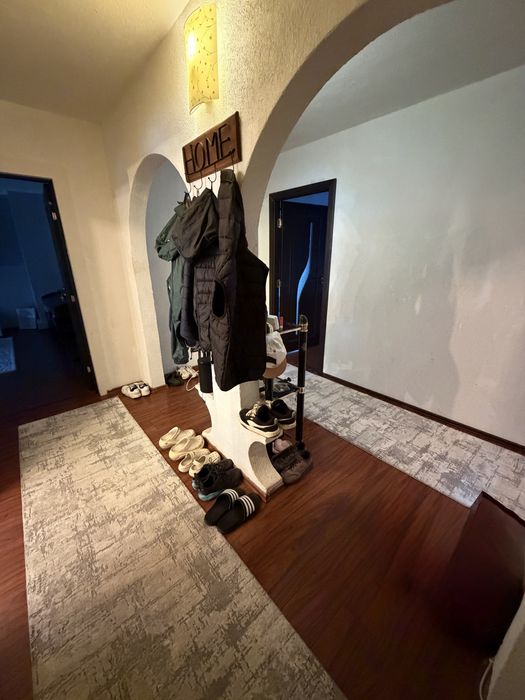 Apartament 4 camere, etaj 1, cartierul Soarelui
