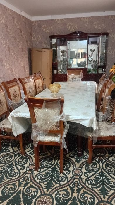 Горка ва стол стуллари билан сотилади