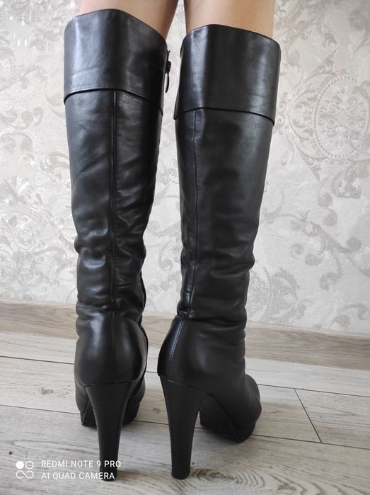 Продам сапожки женские