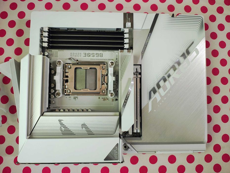 Placa de baza BTF Gigabyte B650E Aorus Stealth ICE Socket AM5.