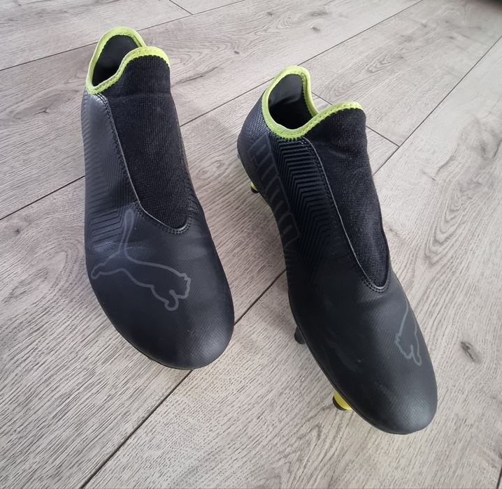 Ghete fotbal Puma Laceless FG marime 43 aproape noi