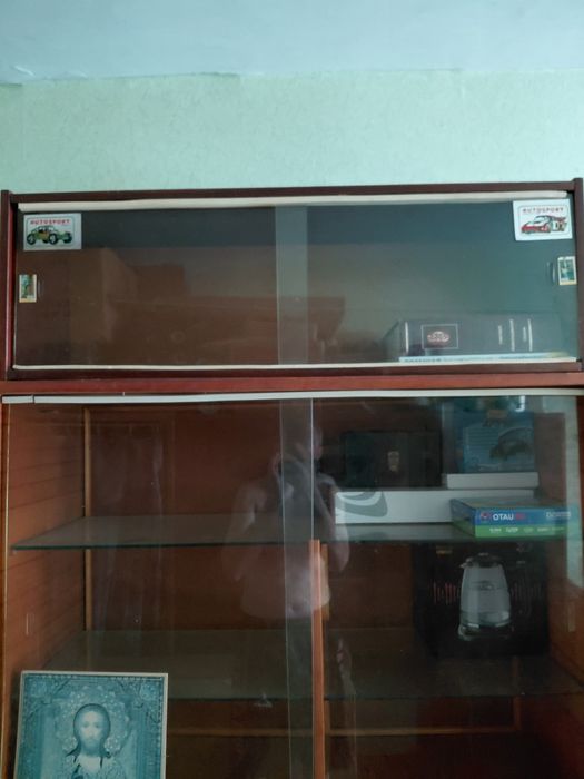 Шкаф-сервант б/у