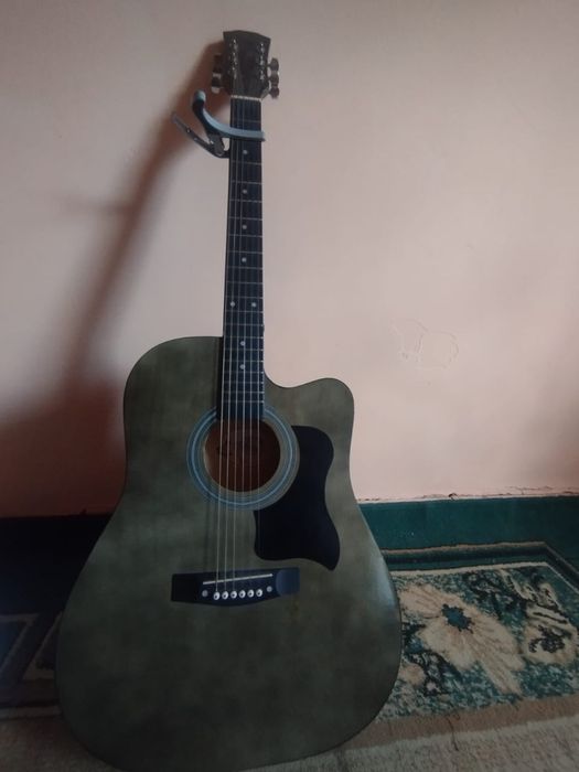 Гитара жақында алынған