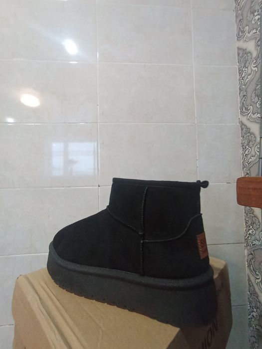 Продам женские угги