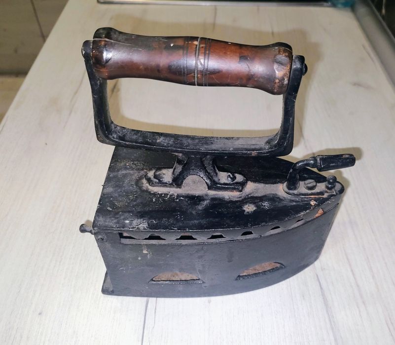 Българска ретро ютия