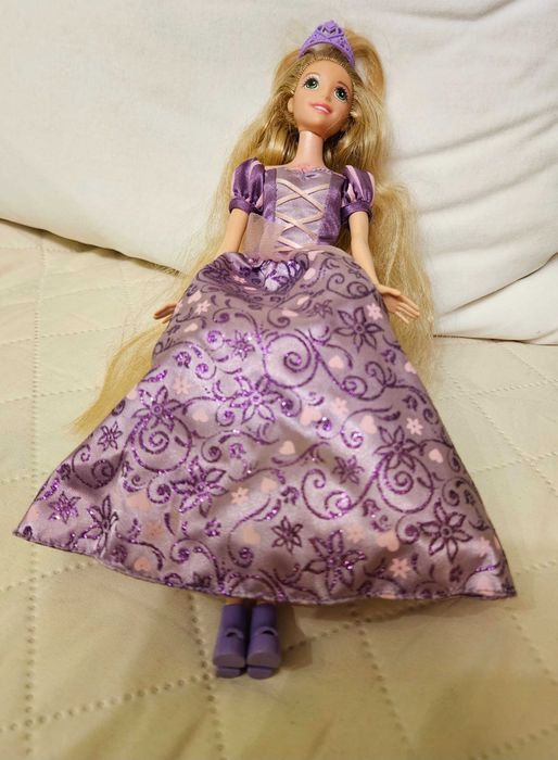 Papusa barbie Rapunzel Mattel Disney Tangled Sing care lumineaza