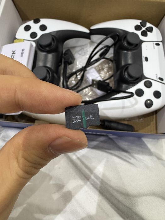 PS1 va 20mingdan ortiq retro o’yinlarni o’ynash uchun konsol