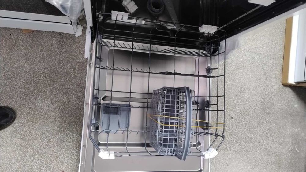 Чисто нова Съдомиялна машина Heinner 60 см  Aquastop Half load