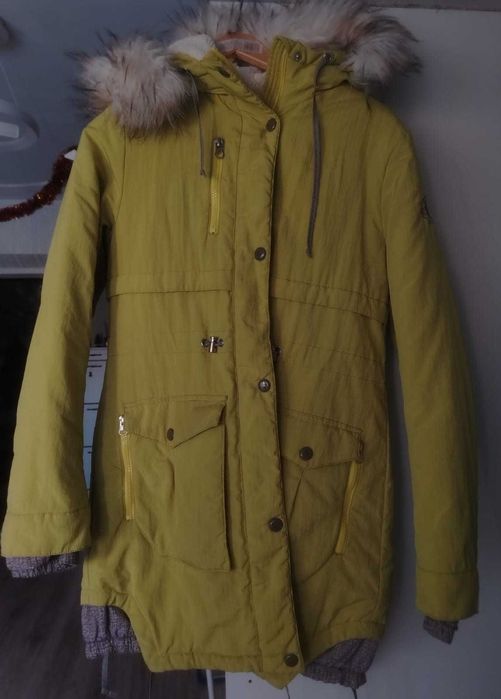 Продам куртку зимнюю подростковую для девочек