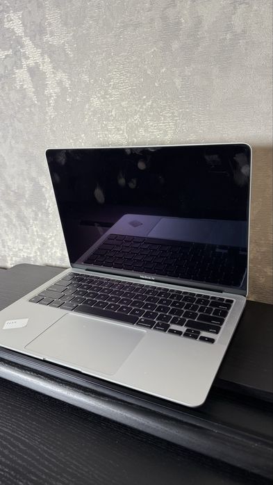 Продам MacBook Air M1 (2020), 256 GB