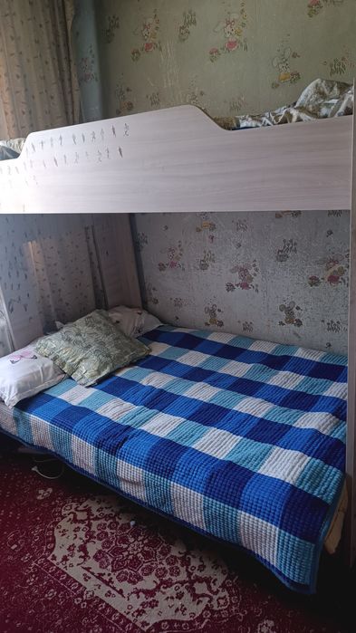 Продам детскую двухярустную кровать