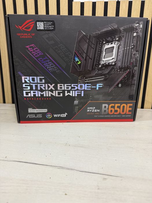 Placa de baza ASUS ROG STRIX B650E-E GAMING WIFI, Socket AM5 sigilata !