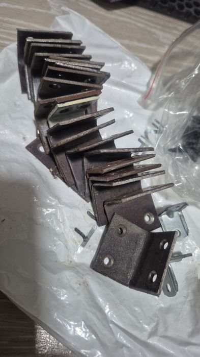 Продам уголок металлический