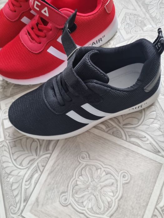 Продам кроссовки