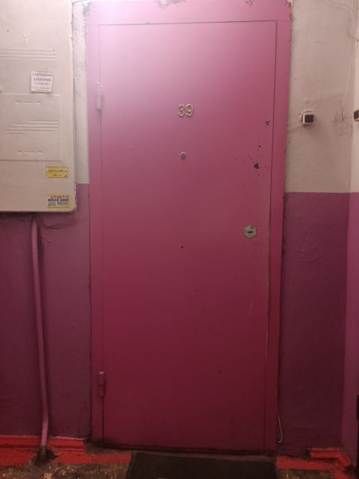 Продам дверь входная железная.