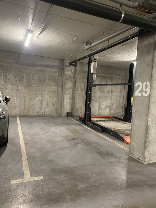 Inchiriez loc parcare in garaj subteran zona Parlament/ANAF