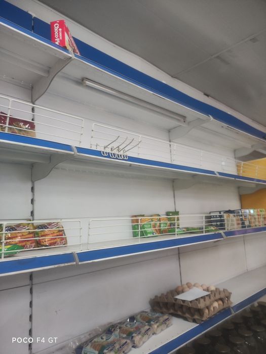 Ветрины полки в хорошем состояни