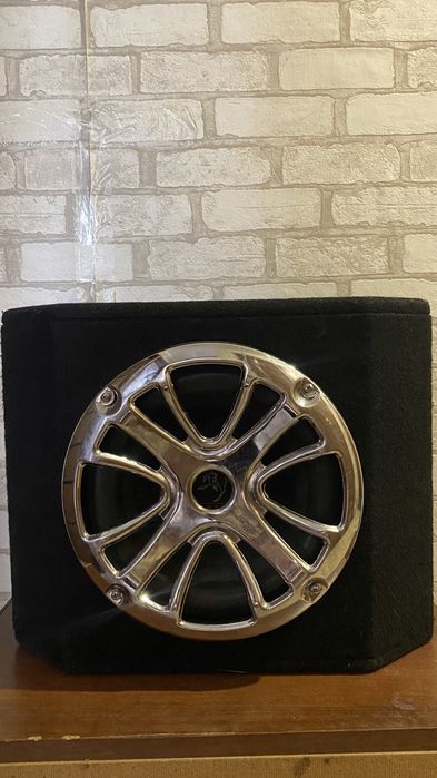 Продам сабвуфер в отличном состояние