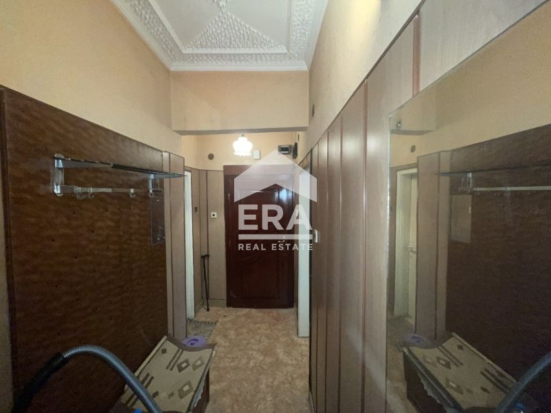 Продава се Тристаен апартамент в Кърджали, Център - 105 кв.м за 1096 €/кв.м - Снимка #8