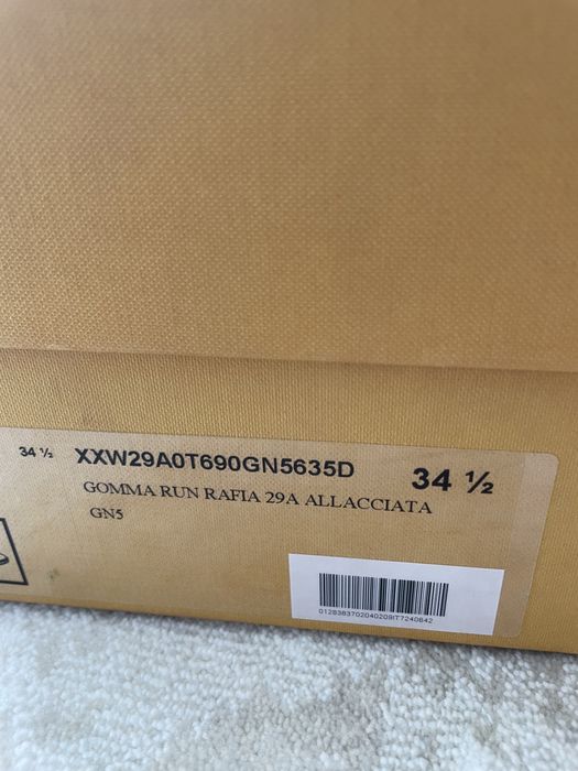 Vând papuci aurii Tod’s, marimea 34,5 NOI cu eticheta si cutie proprie