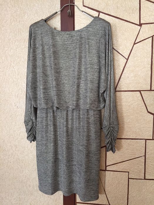 Платье новое, прямое, до колен