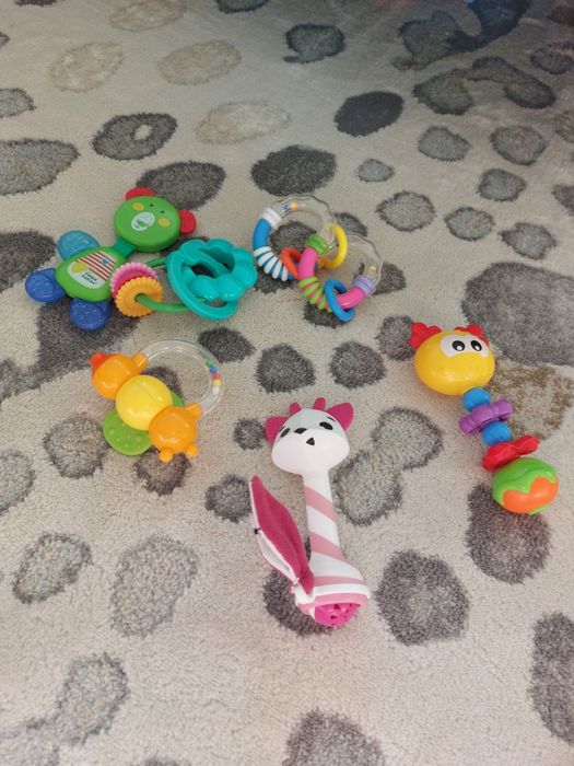 Бебешки играчки/дрънкалки