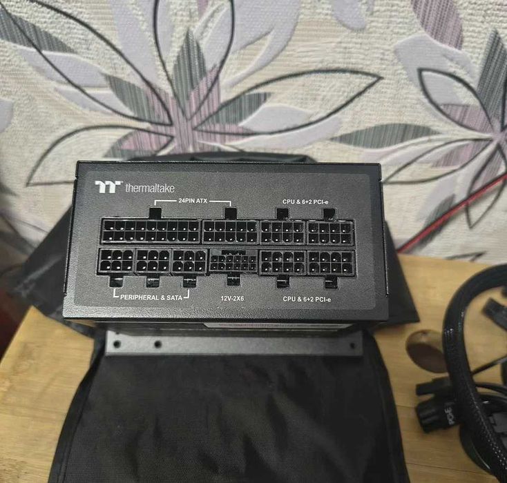 Блок питания Thermaltake  SFX 1000W 80 Plus