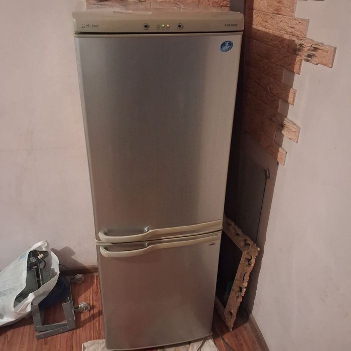 Срочно нужна продавать хороший холодильник Samsung  отличный состоянии