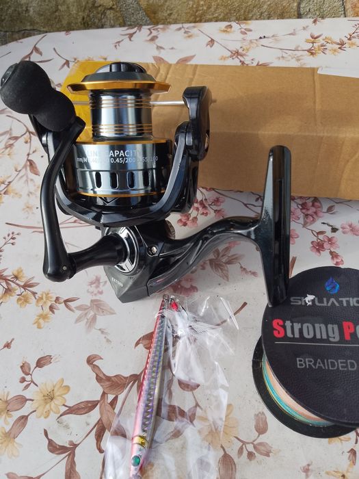 Въдица с макара чисто нови